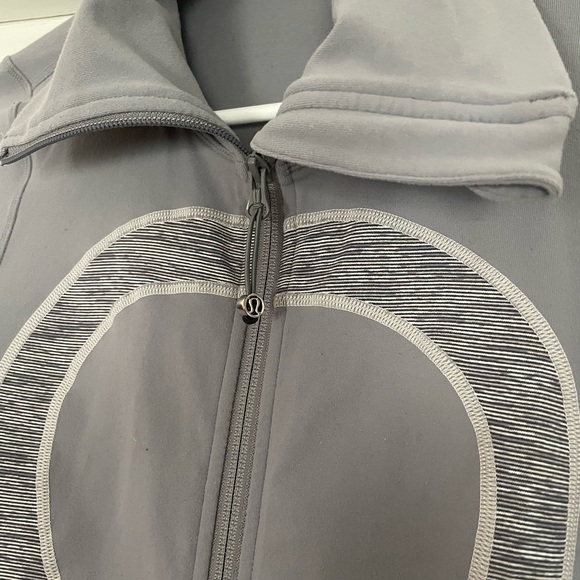Lulu lemon zip up jacket - Picture 2 of 4